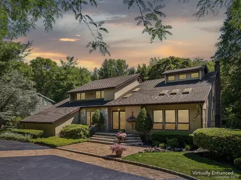 8 Deanna Ct, Dix Hills, NY 11746