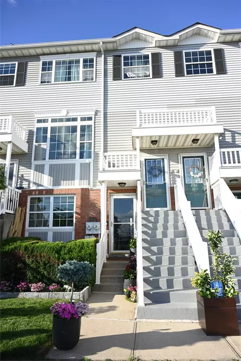291 Surf Dr #214B, New York, NY 10473