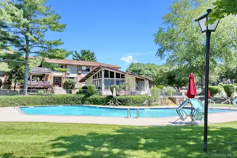 174 Sierra Vista Ln, Clarkstown, NY 10989