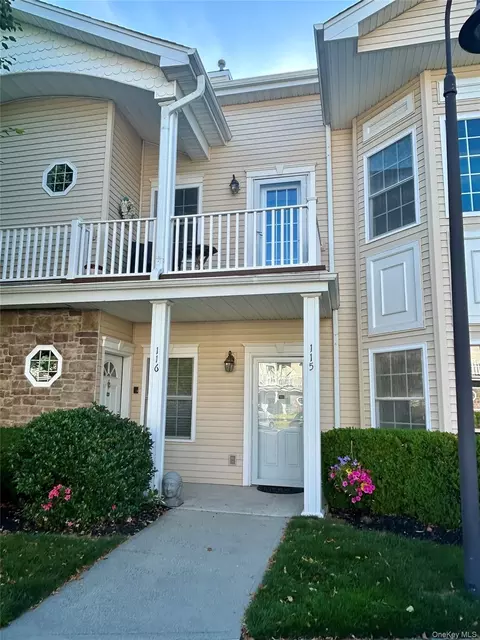 115 Autumn Dr, Plainview, NY 11803