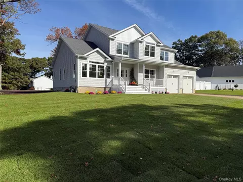1 Lotto Ct, Brookhaven, NY 11755