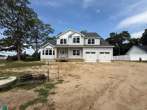 1 Lotto Ct, Brookhaven, NY 11755