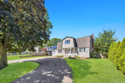 358 Holbrook Rd, Lake Ronkonkoma, NY 11779