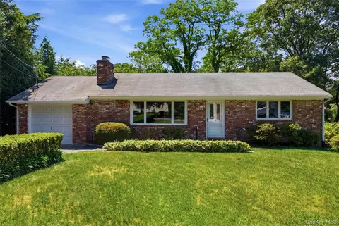 58 Juniper Rd, Kings Park, NY 11754