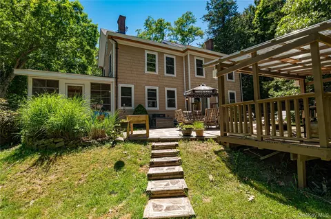 38 Pleasure Dr, Riverhead, NY 11901