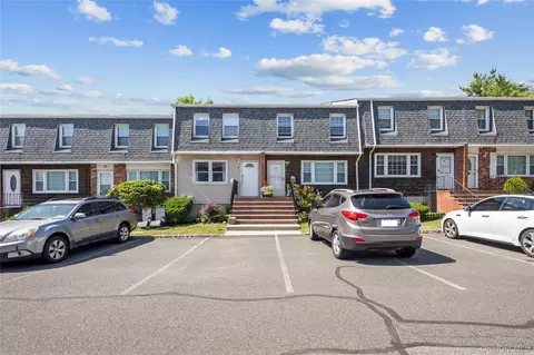 31 Gladys Dr, Ramapo, NY 10977