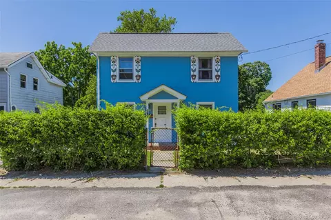 337 Hamilton Ave, Riverhead, NY 11901