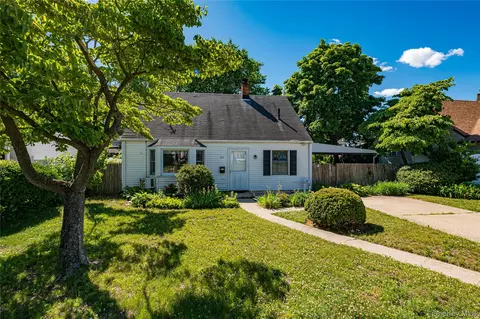 93 Barnyard Ln, Levittown, NY 11756