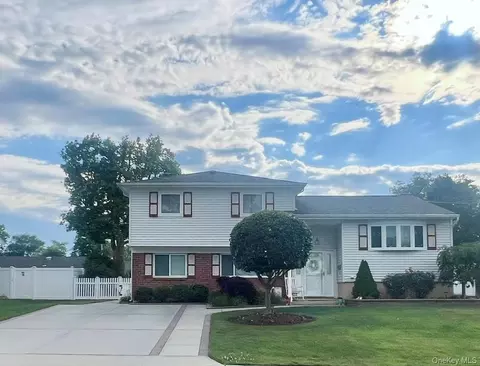 48 W 20th St, Deer Park, NY 11729