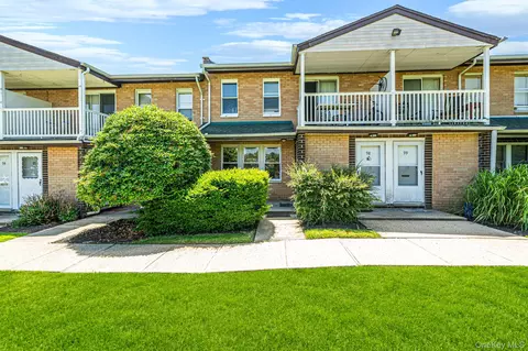 97 Artist Lake Dr, Middle Island, NY 11953