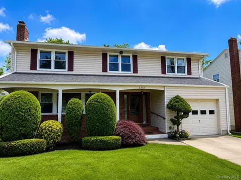 1395 Meadowbrook Rd, Merrick, NY 11566