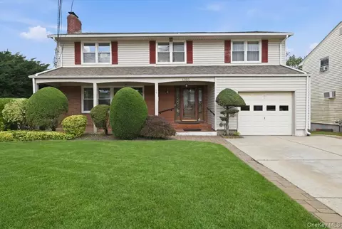 1395 Meadowbrook Rd, Merrick, NY 11566