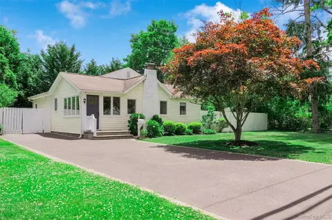 5 Roosevelt Blvd, Brookhaven, NY 11772