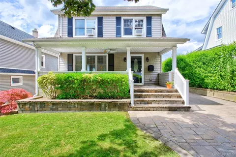7 Fairview Ave, North Hempstead, NY 11050
