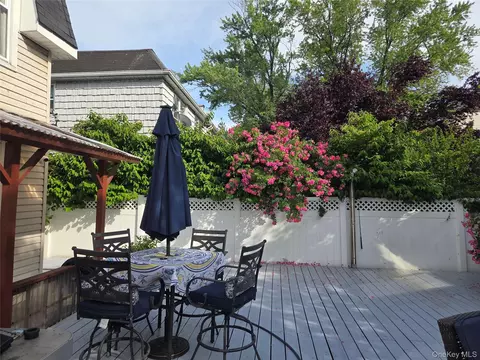15-40 215th St, New York, NY 11360