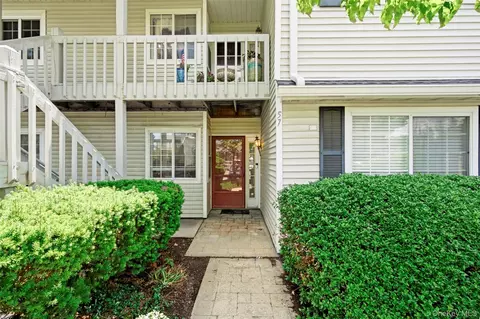 57 Magnolia Ln, Warwick, NY 10990