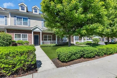 111 Millie Ct, Patchogue, NY 11772