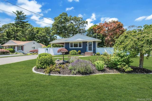 360 Mcconnell Ave, Bayport, NY 11705