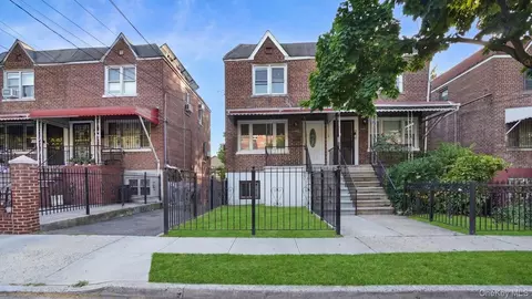 4135 Murdock Ave, New York, NY 10466