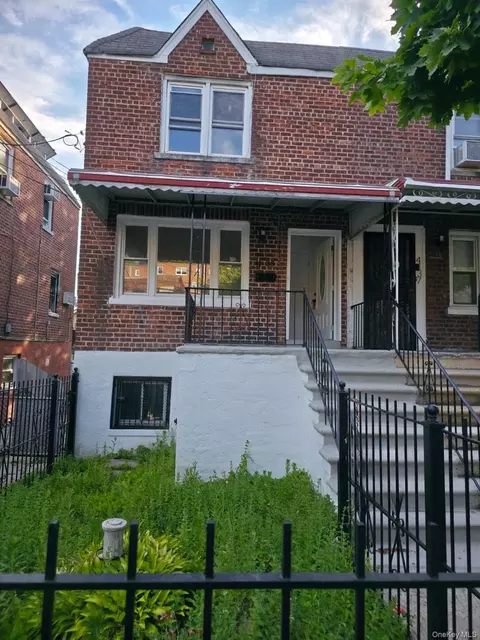 4135 Murdock Ave, New York, NY 10466