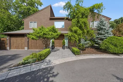 108 Bellows Ln, Clarkstown, NY 10956