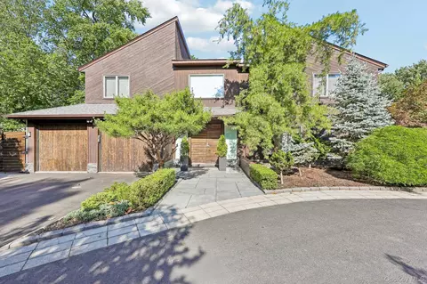 108 Bellows Ln, Clarkstown, NY 10956