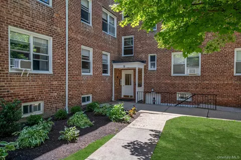 9 Edwards #1-F, North Hempstead, NY 11577