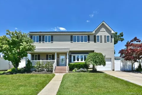 167 N Suffolk Ave, Massapequa, NY 11758