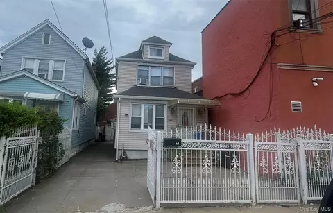 8812 219th St, New York, NY 11427