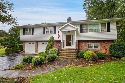 5 Susan Dr, Somers, NY 10589