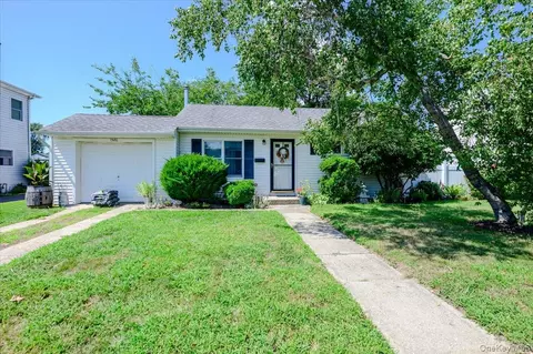1380 Brooklyn Blvd, Bay Shore, NY 11706
