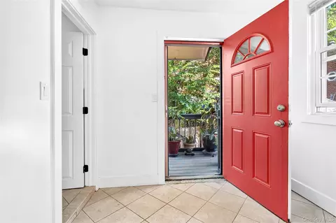 Entry Way - 5646 Post Rd, New York, NY 10471 photo 3 of 8