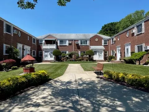 264-17 73rd Ave #E-2, Glen Oaks, NY 11004