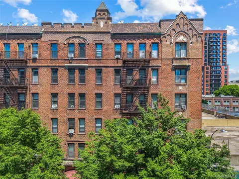 35 Crown St #3B, New York, NY 11229