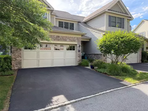 3 Langeloth Dr, Cortlandt, NY 10567