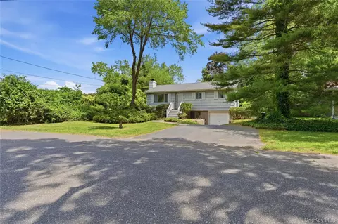 55 Corey Ave, Blue Point, NY 11715