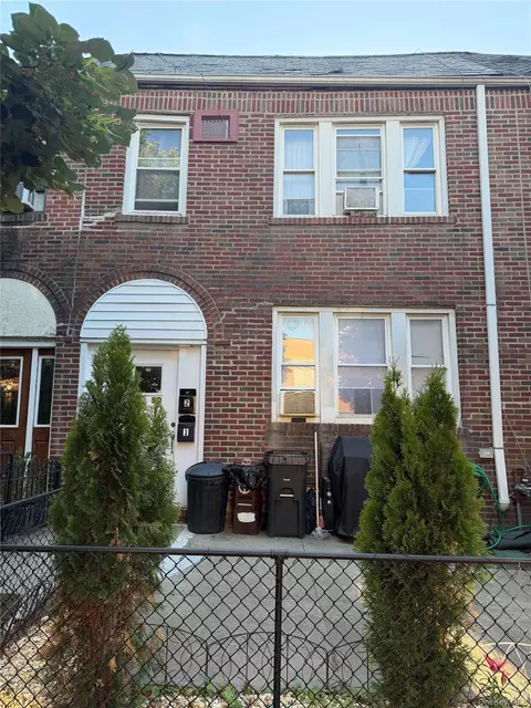 4850 45th St, New York, NY 11377