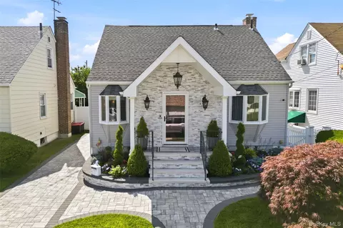 77 Grand St, Meacham, NY 11003