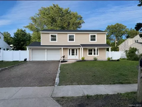 3 Barkley Ln, Nesconset, NY 11767