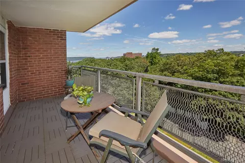5900 Arlington Ave #4B, New York, NY 10471