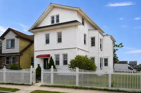 21704 135th Ave, Laurelton, NY 11413