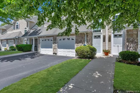 160 Christine Dr, Dix Hills, NY 11746