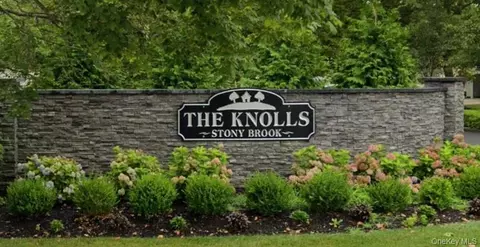 173 Knolls Dr, Stony Brook, NY 11790