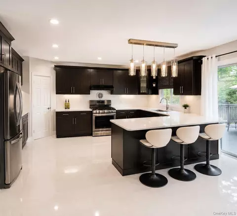 13337 118th St, New York, NY 11420