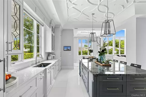 Undisclosed, Beechhurst, NY 11357 photo 4