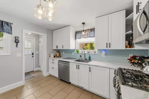 Kitchen - 7 Brook Pl, Ossining, NY 10562 photo 1 of 4
