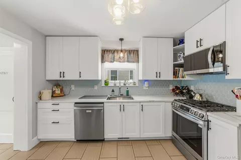 Kitchen - 7 Brook Pl, Ossining, NY 10562 photo 3 of 4