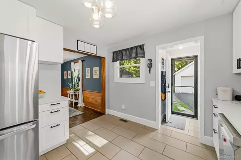 Entry Way - 7 Brook Pl, Ossining, NY 10562 photo 3 of 4