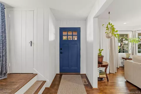 Entry Way - 7 Brook Pl, Ossining, NY 10562 photo 1 of 4