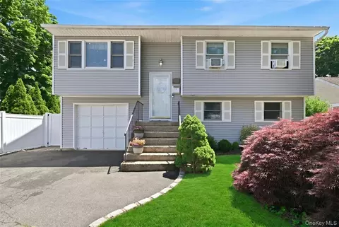 910 3rd St, East Northport, NY 11731